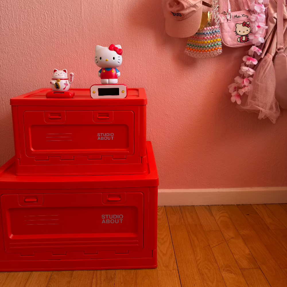 Box "medium" Studio About