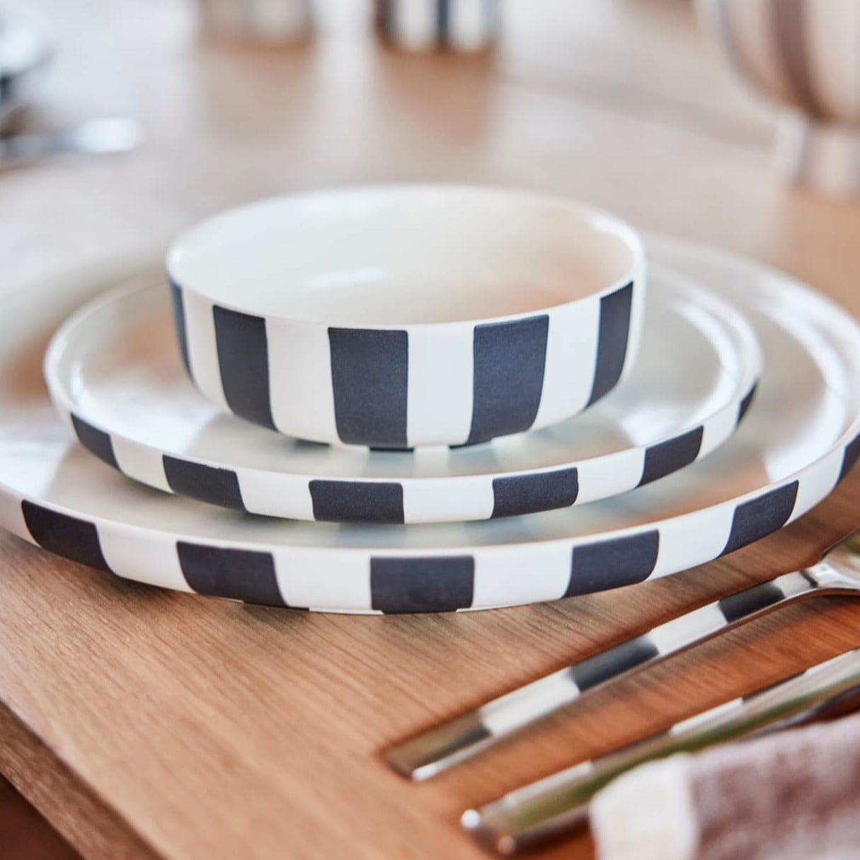 Dinner Plate Toppu "Black/White" Teller OYOY living design