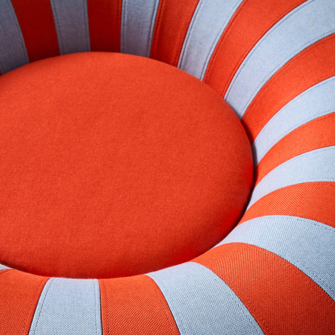 Float "medium" Studio About