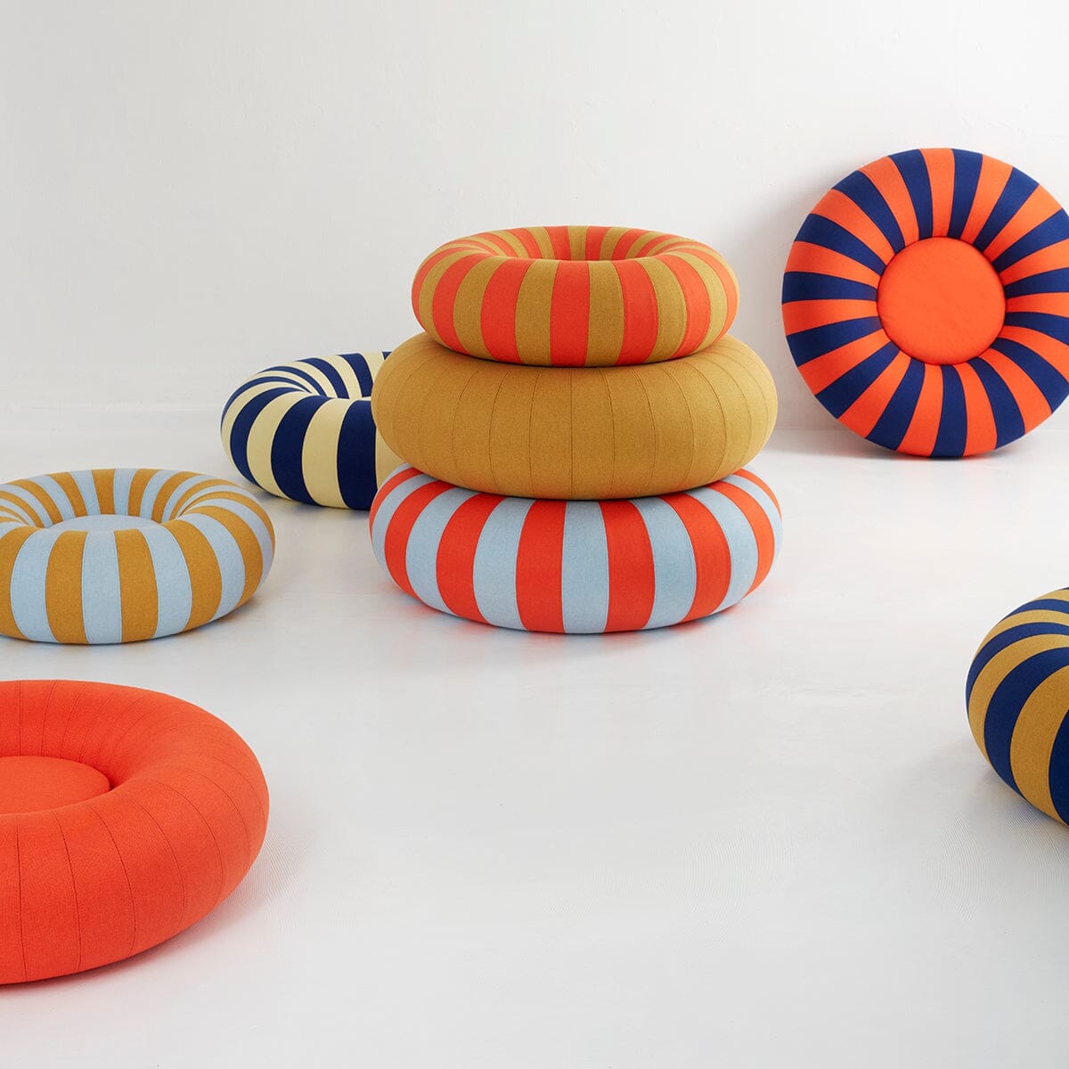 Float "medium" Studio About