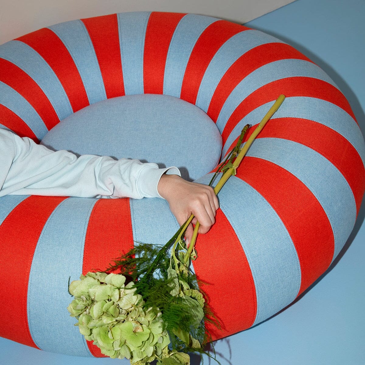 Float "medium" Studio About