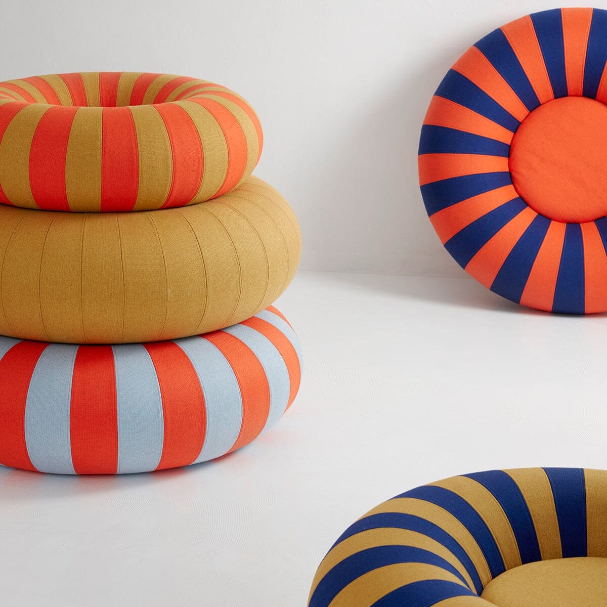 Float "medium" Studio About