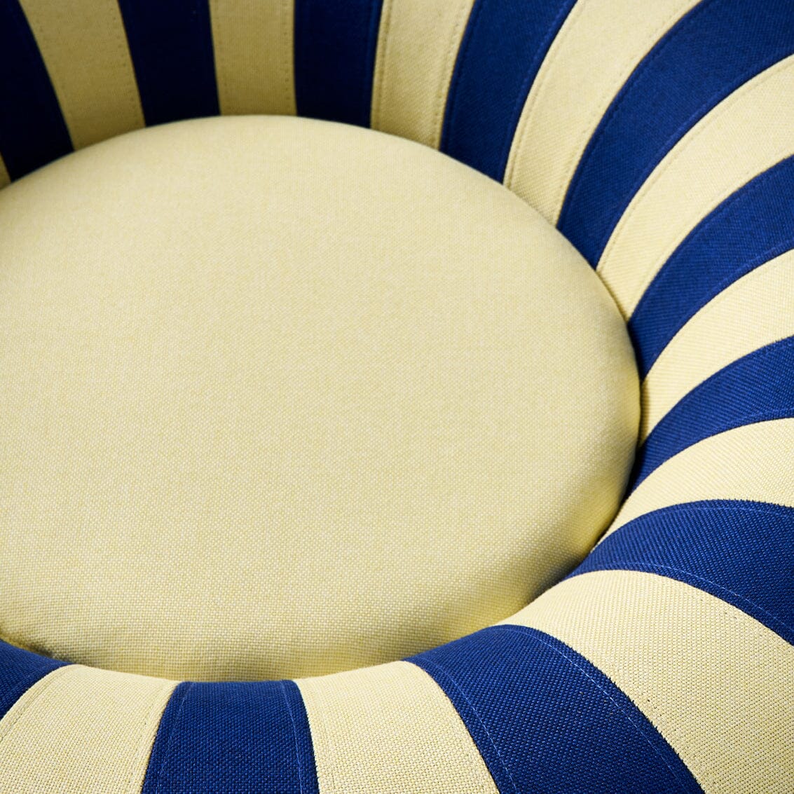 Float "medium" Studio About
