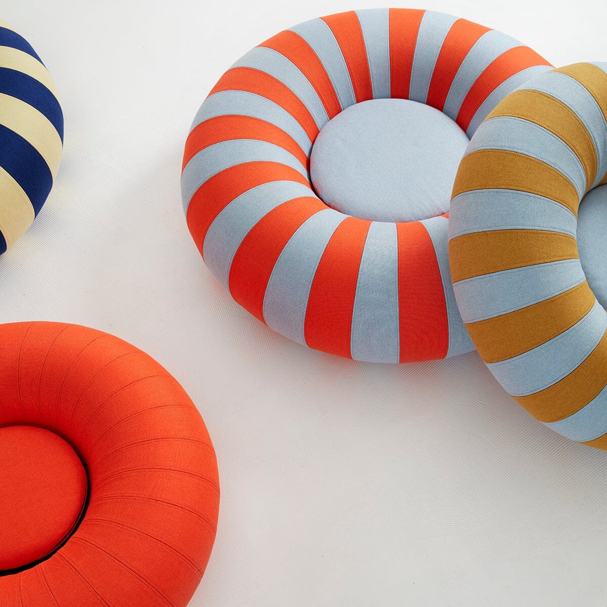 Float "medium" Studio About