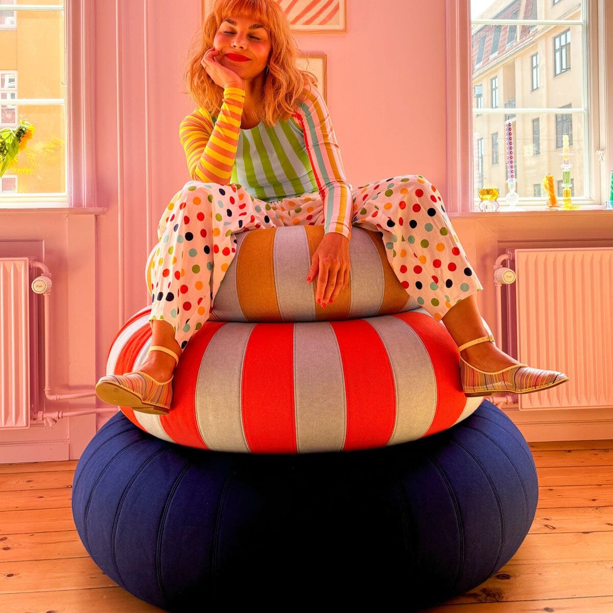 Float "small" Studio About