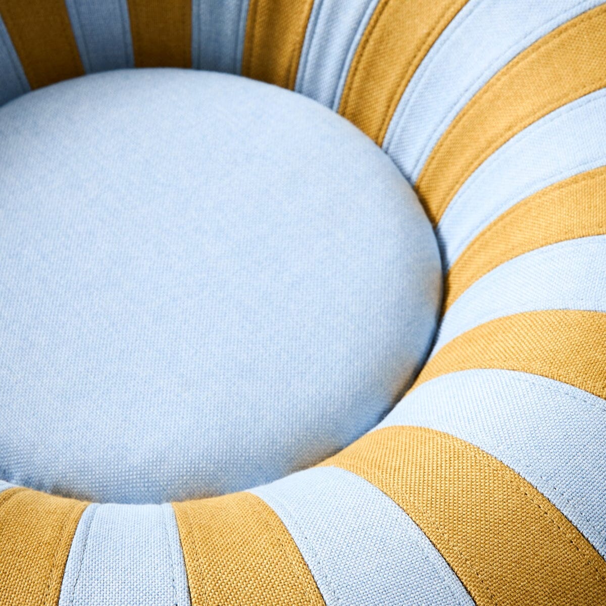 Float "small" Studio About
