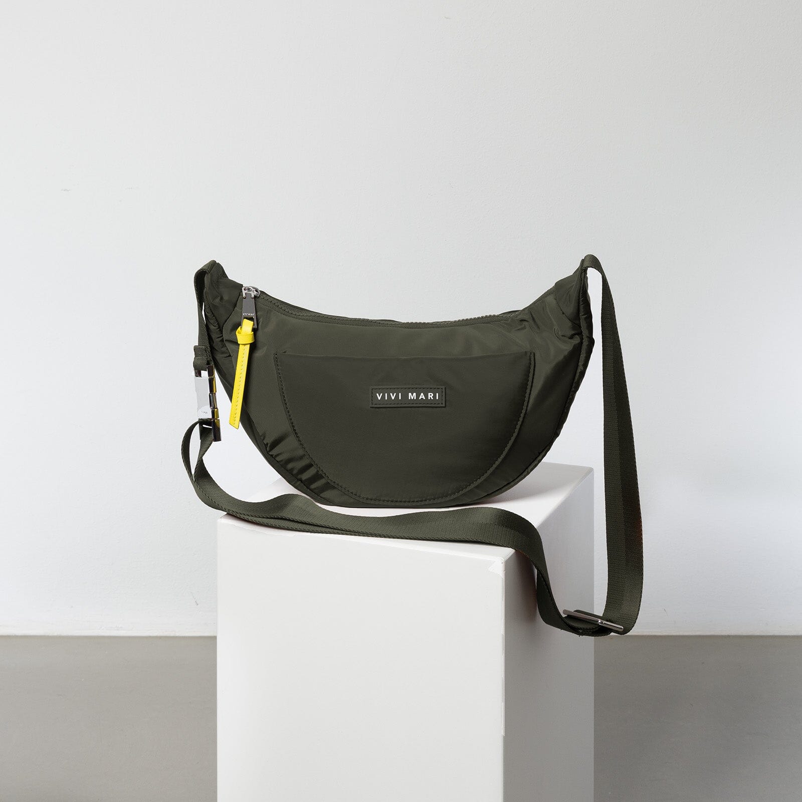 Hip Bag "Padded Medium" Handtaschen, Geldbörsen & Etuis Vivi Mari olive