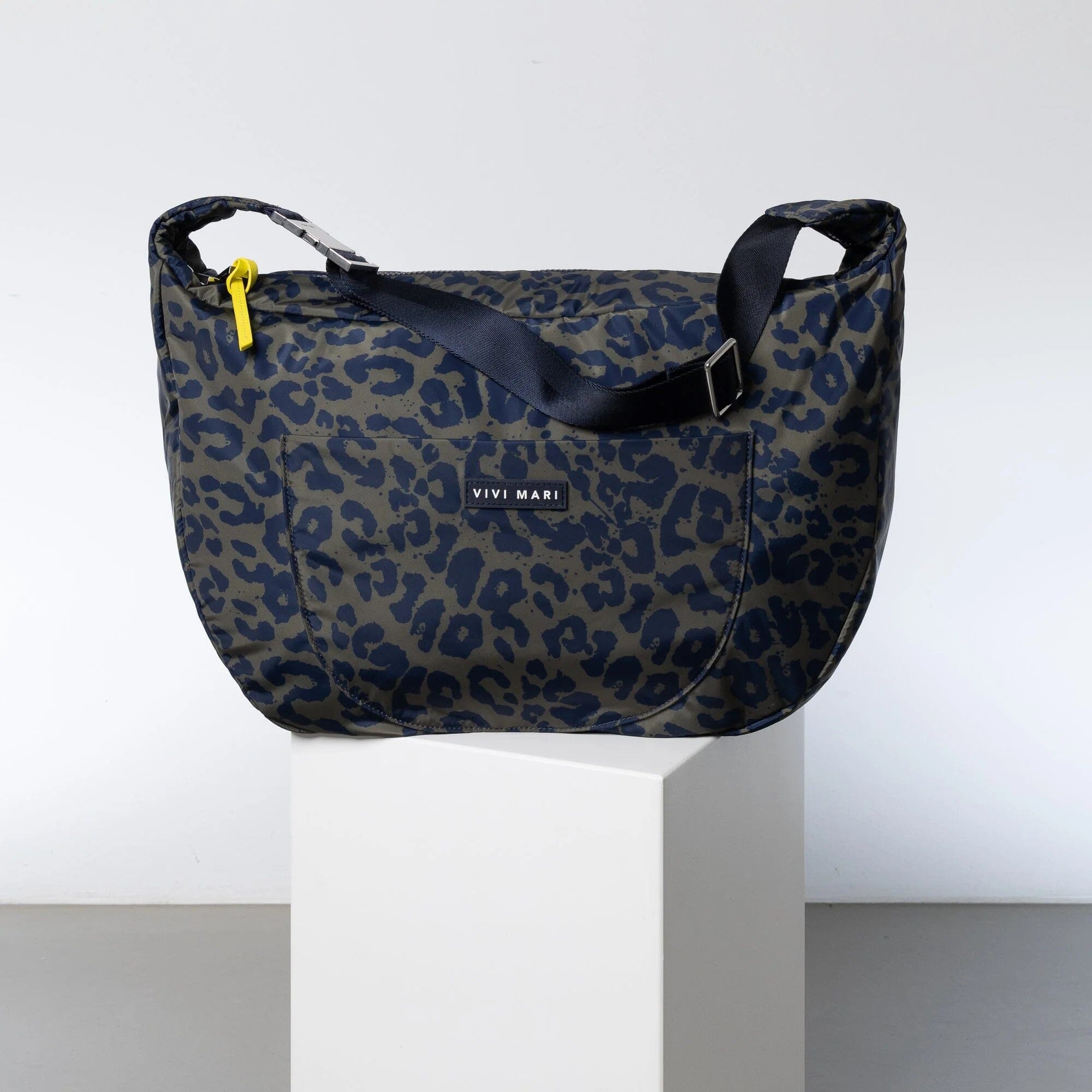 Hip Bag "Padded Oversized" Handtaschen, Geldbörsen & Etuis Vivi Mari leo splashes navy/olive