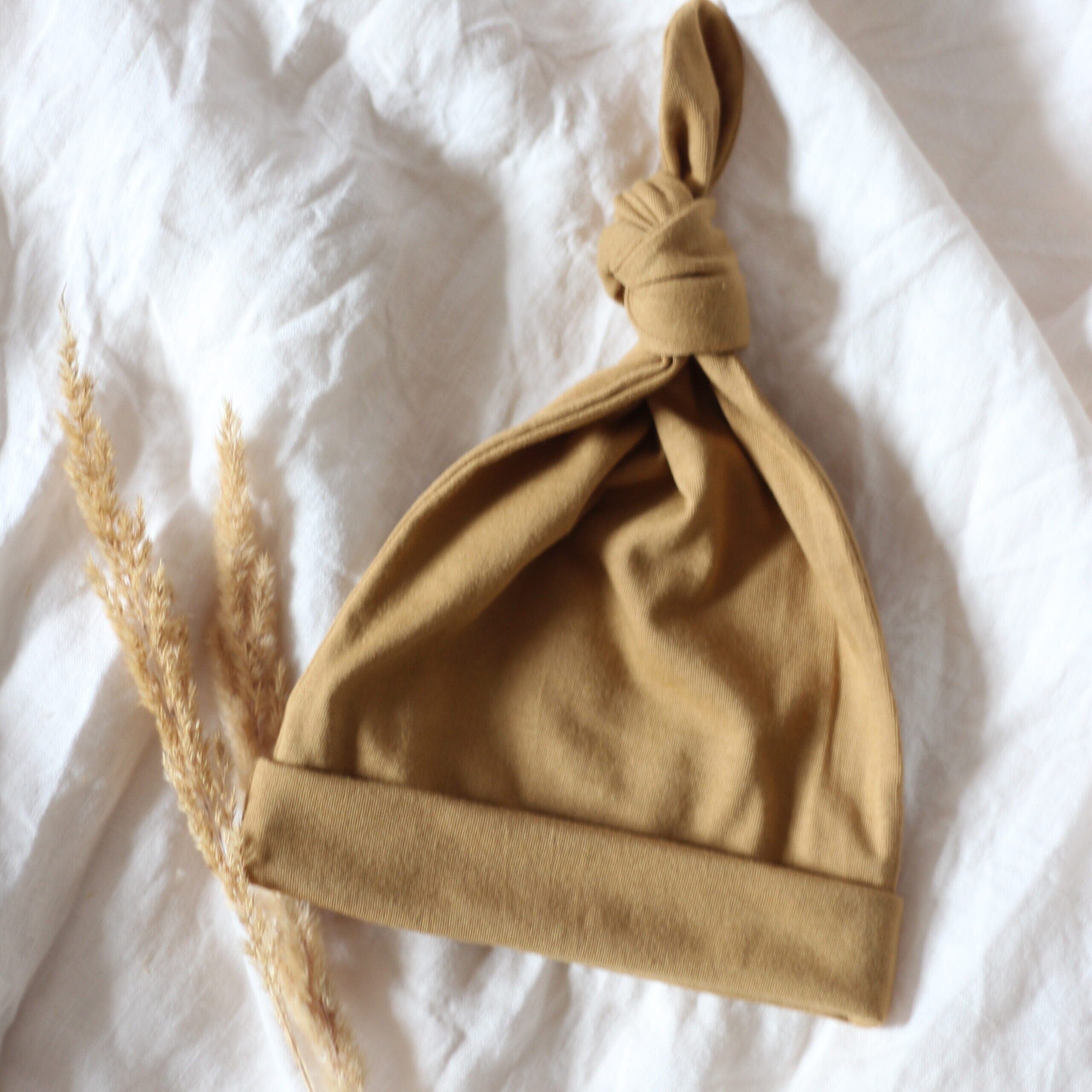 Mütze "Baby Hat" Mütze Little Wombat 0-6 Monate Golden Pecan