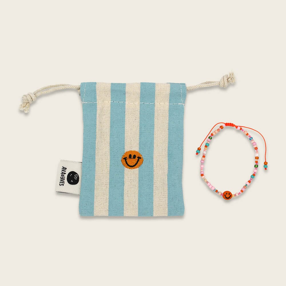 Perlenarmband "Smile" Armband ava&yves Hellblau/Weiß