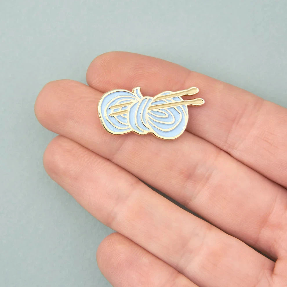Pin "Strickzeug" Pin Coucou Suzette