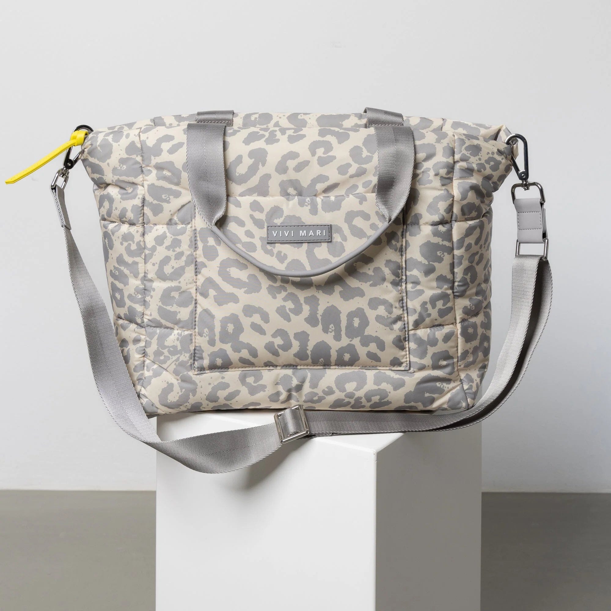 Tote Bag "Padded Medium" Handtaschen, Geldbörsen & Etuis Vivi Mari leo splashes grey/sand