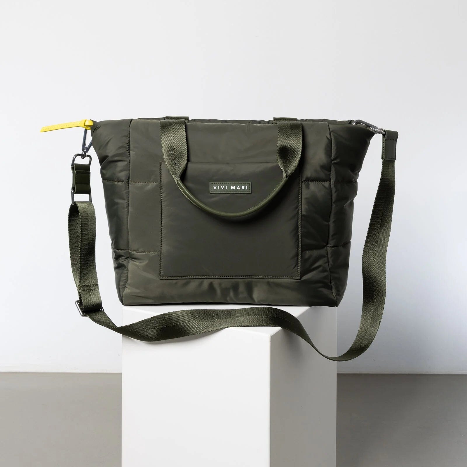 Tote Bag "Padded Medium" Handtaschen, Geldbörsen & Etuis Vivi Mari olive