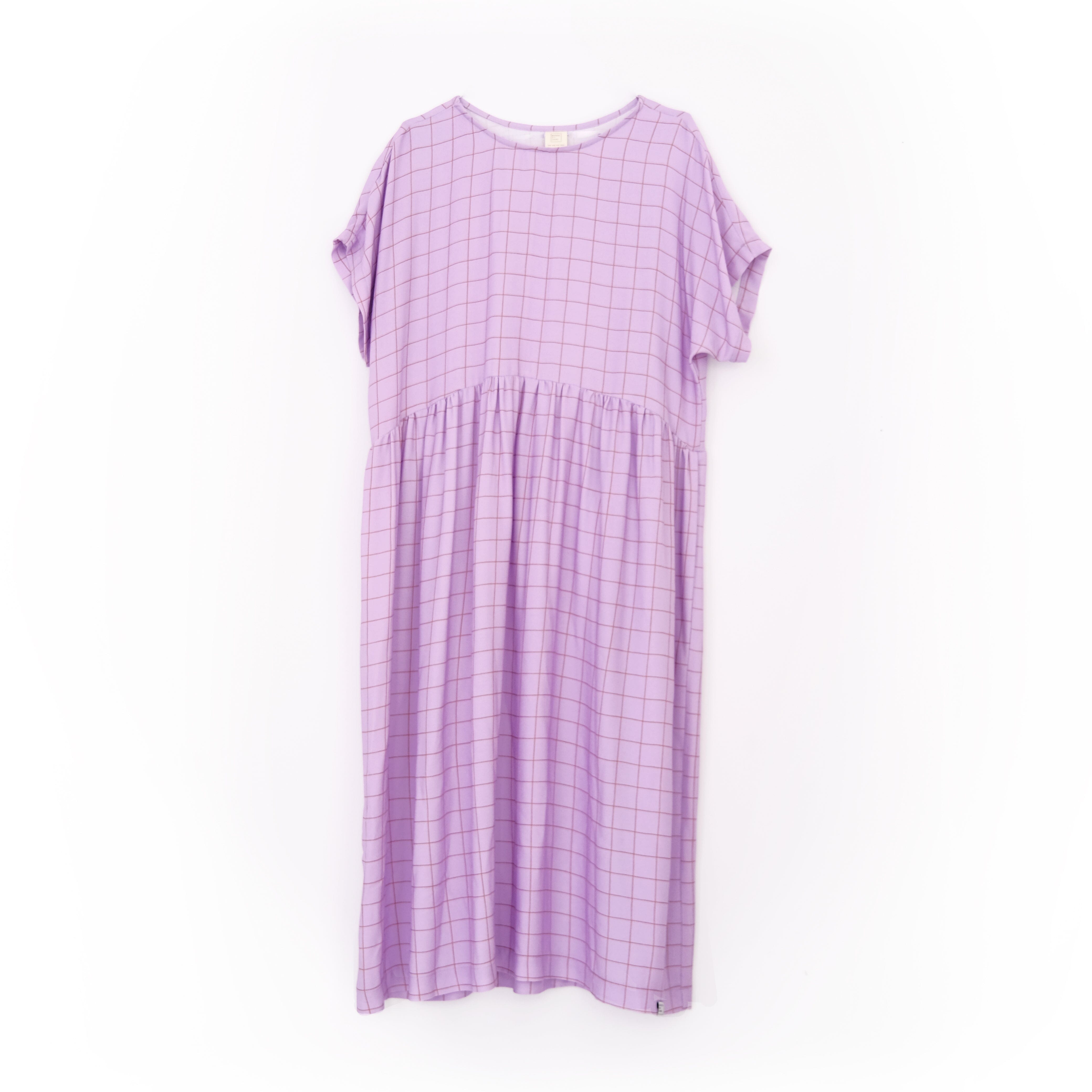 PRE-ORDER: Oversize Kleid "Viskose Grid" Bekleidung & Accessoires Matsch mit Sahne Flieder / Rost 