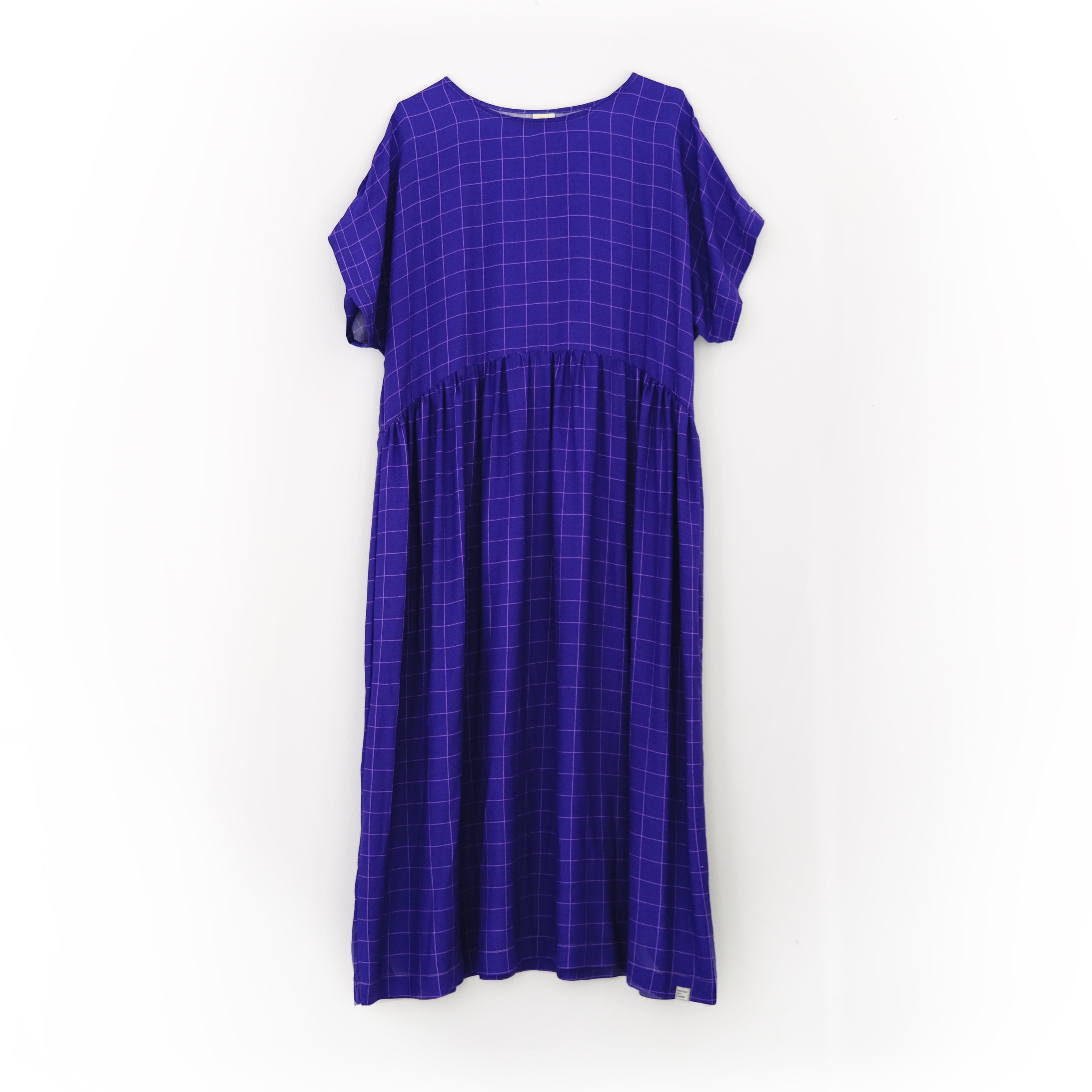 PRE-ORDER: Oversize Kleid "Viskose Grid" Bekleidung & Accessoires Matsch mit Sahne Lapislazuli / Flieder 