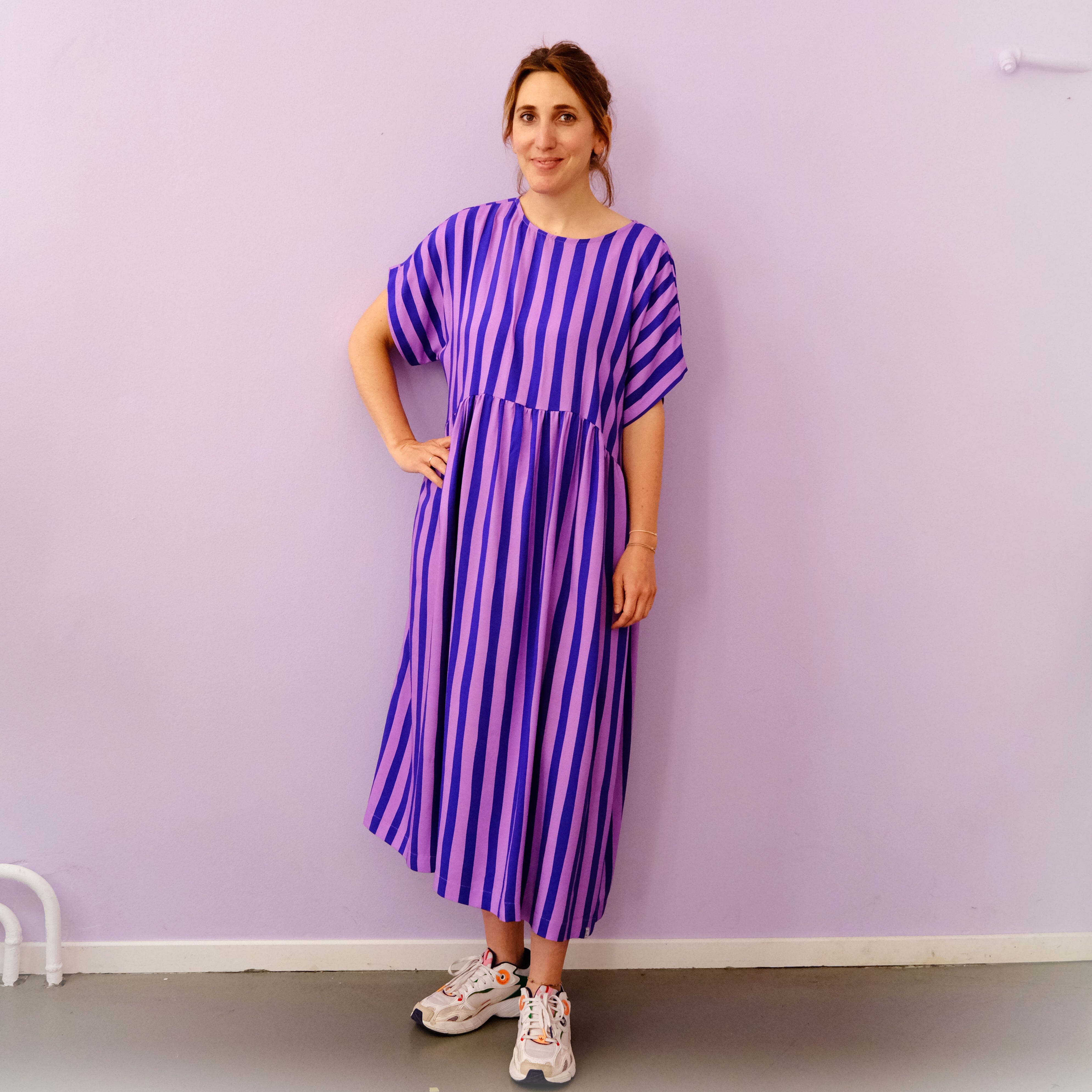 PRE-ORDER: Oversize Kleid "Viskose Stripes" Bekleidung & Accessoires Matsch mit Sahne