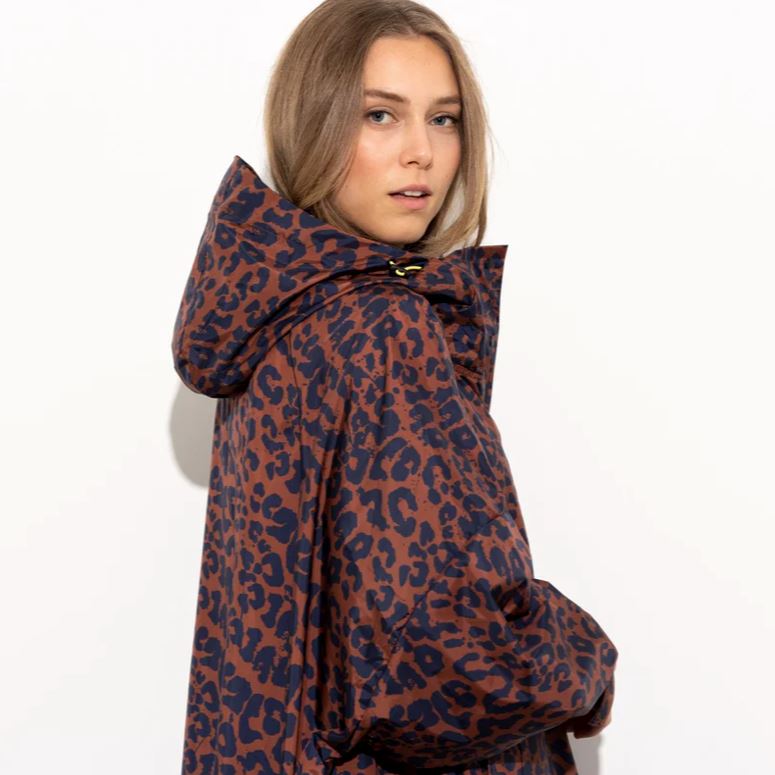 Regencape Poncho Bekleidung & Accessoires Vivi Mari leo splashes navy/rust
