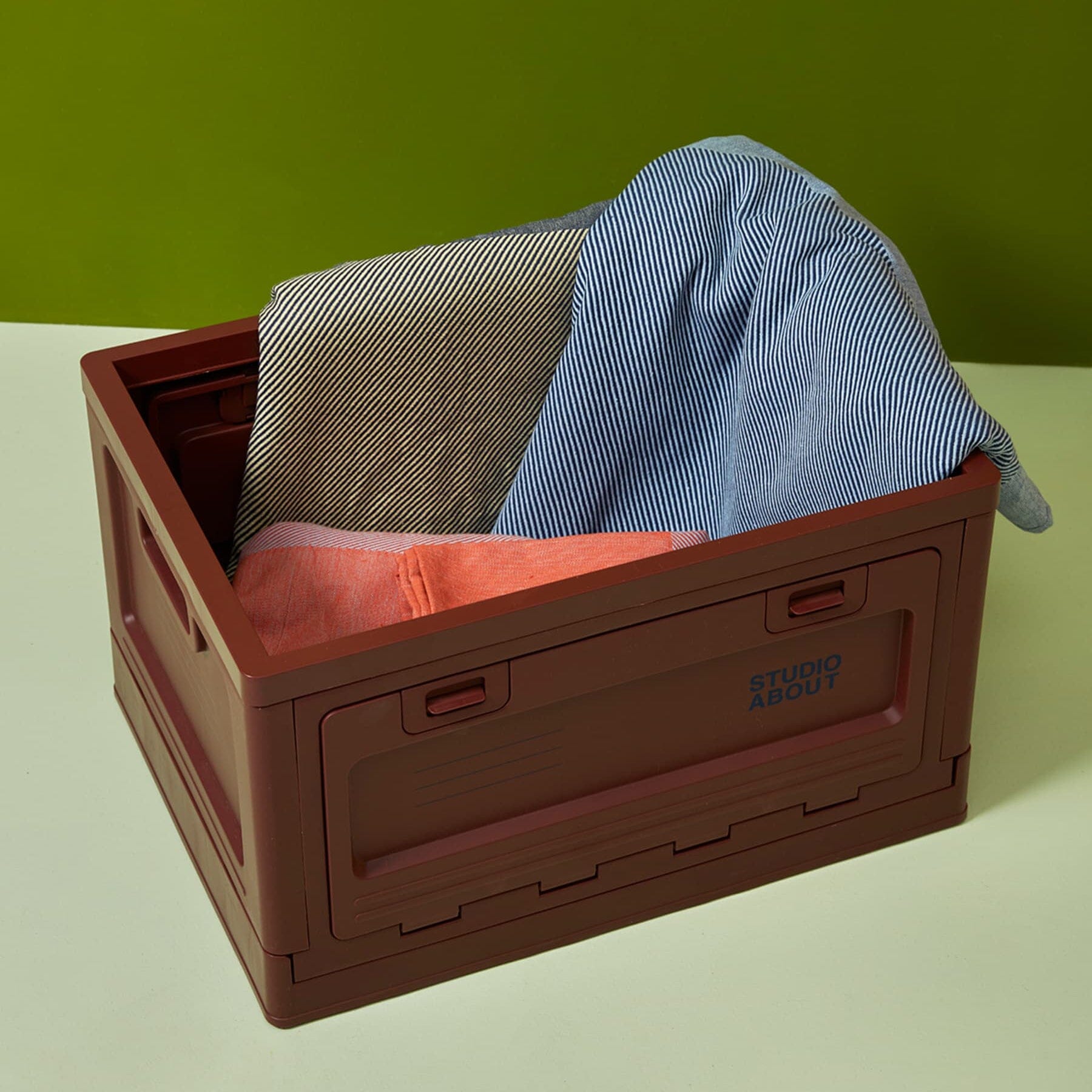 Box "medium" Studio About 
