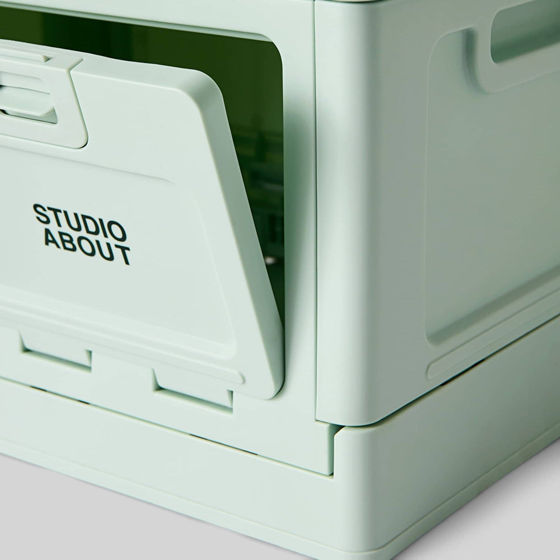 Box "medium" Studio About 