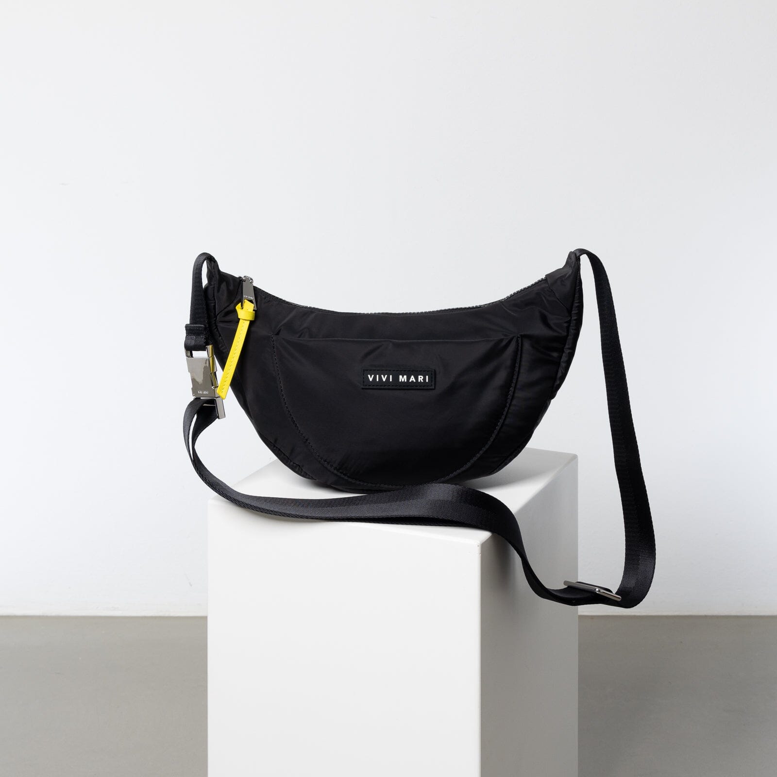 Hip Bag "Padded Medium" Handtaschen, Geldbörsen & Etuis Vivi Mari black 