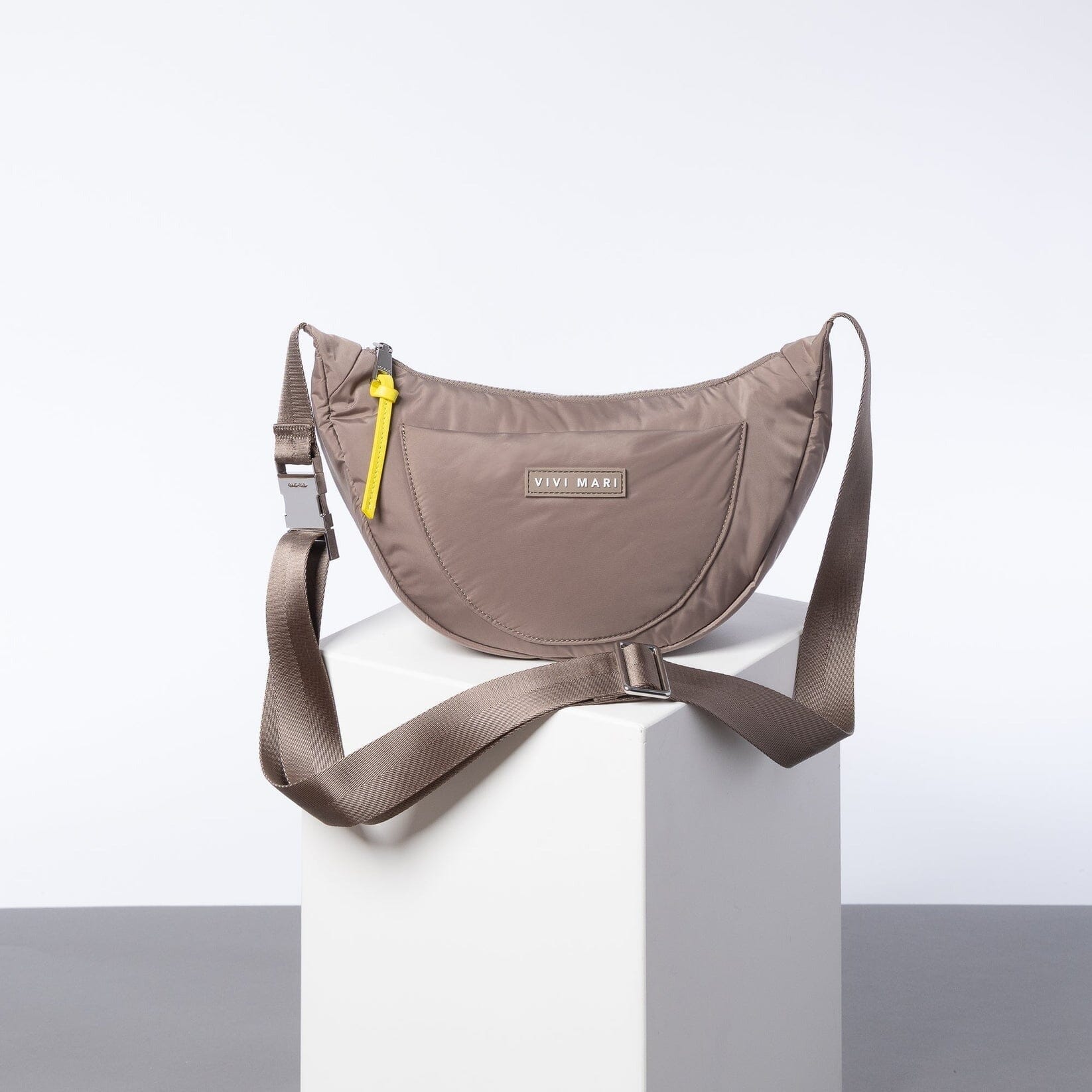 Hip Bag "Padded Medium" Handtaschen, Geldbörsen & Etuis Vivi Mari dark mushroom 