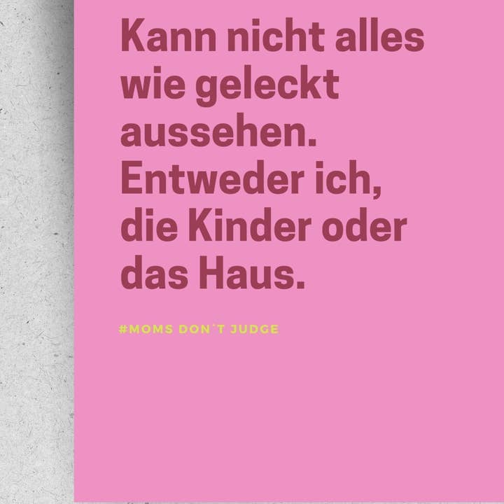 Postkarte "Moms don't judge" Postkarte Pinlin 