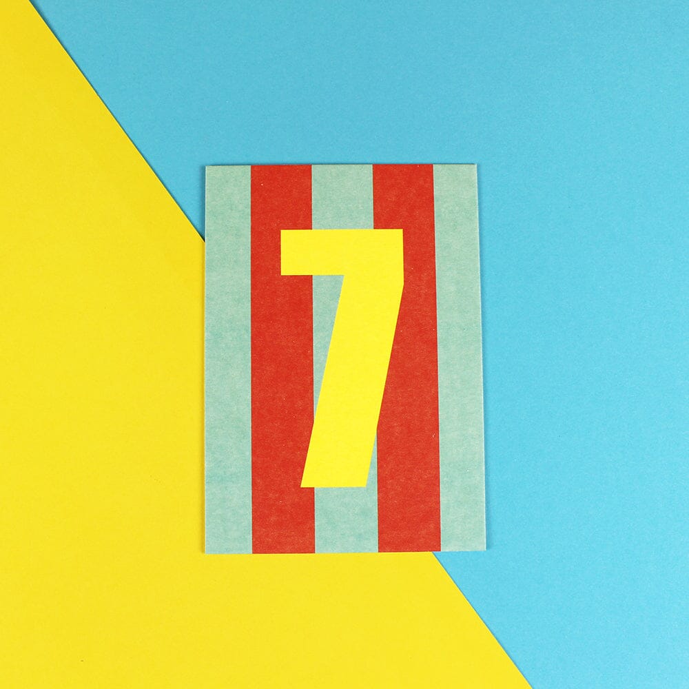 Postkarte Stripes "Zahl 7" Postkarte ava&yves Rot/Mint 