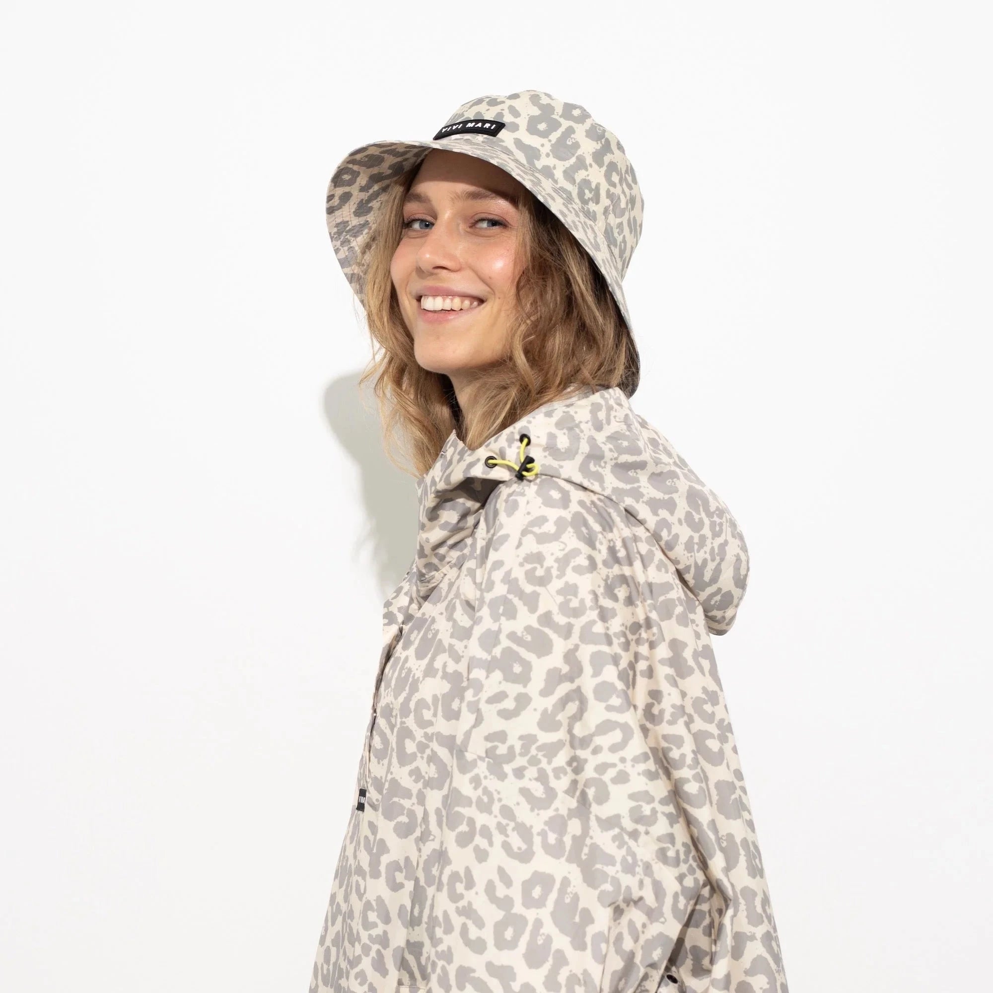 Regenhut "Leo Splashes" Bekleidung & Accessoires Vivi Mari Leo splashes grey/sand 