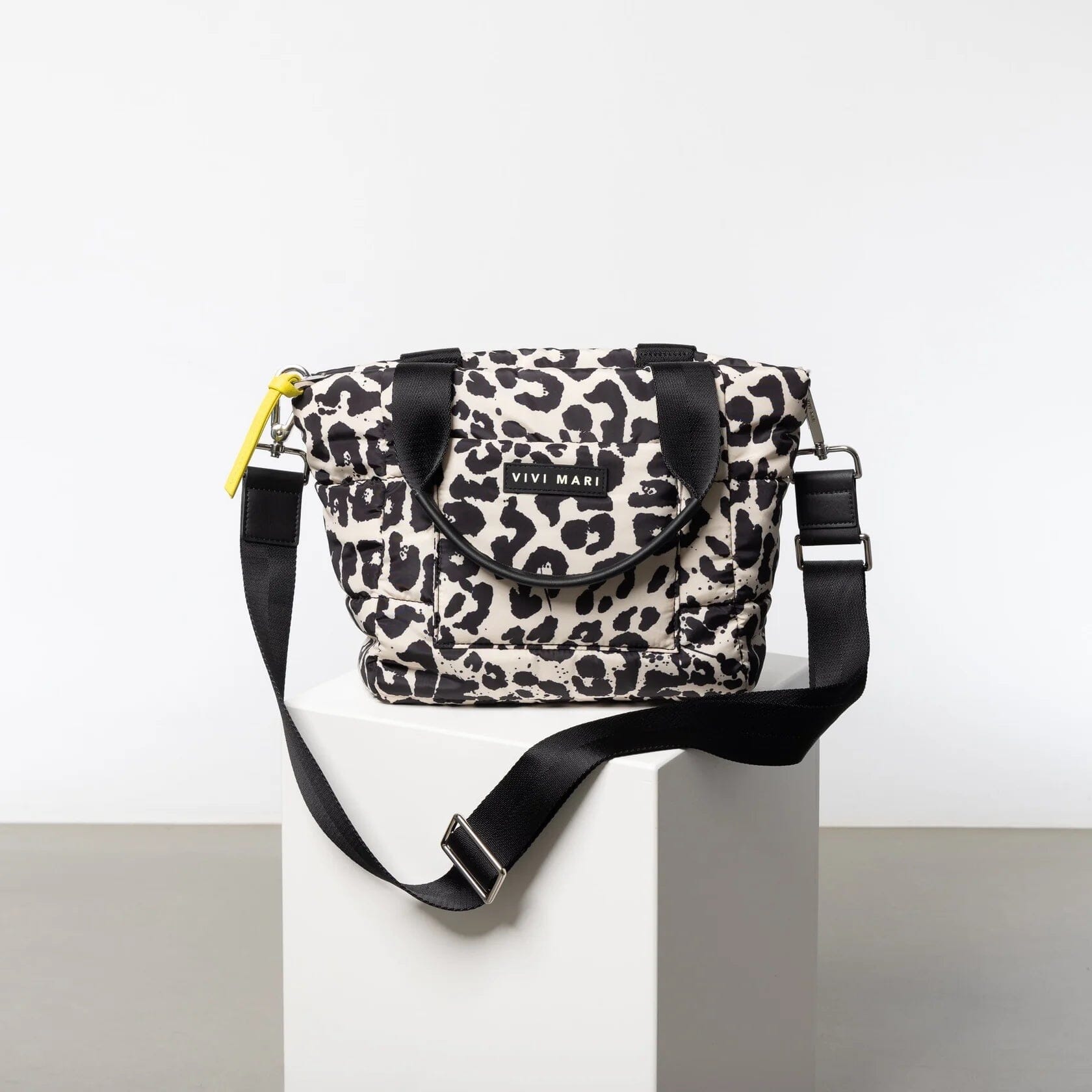Tote Bag "Padded Small" Handtaschen, Geldbörsen & Etuis Vivi Mari leo splashes black/sand 