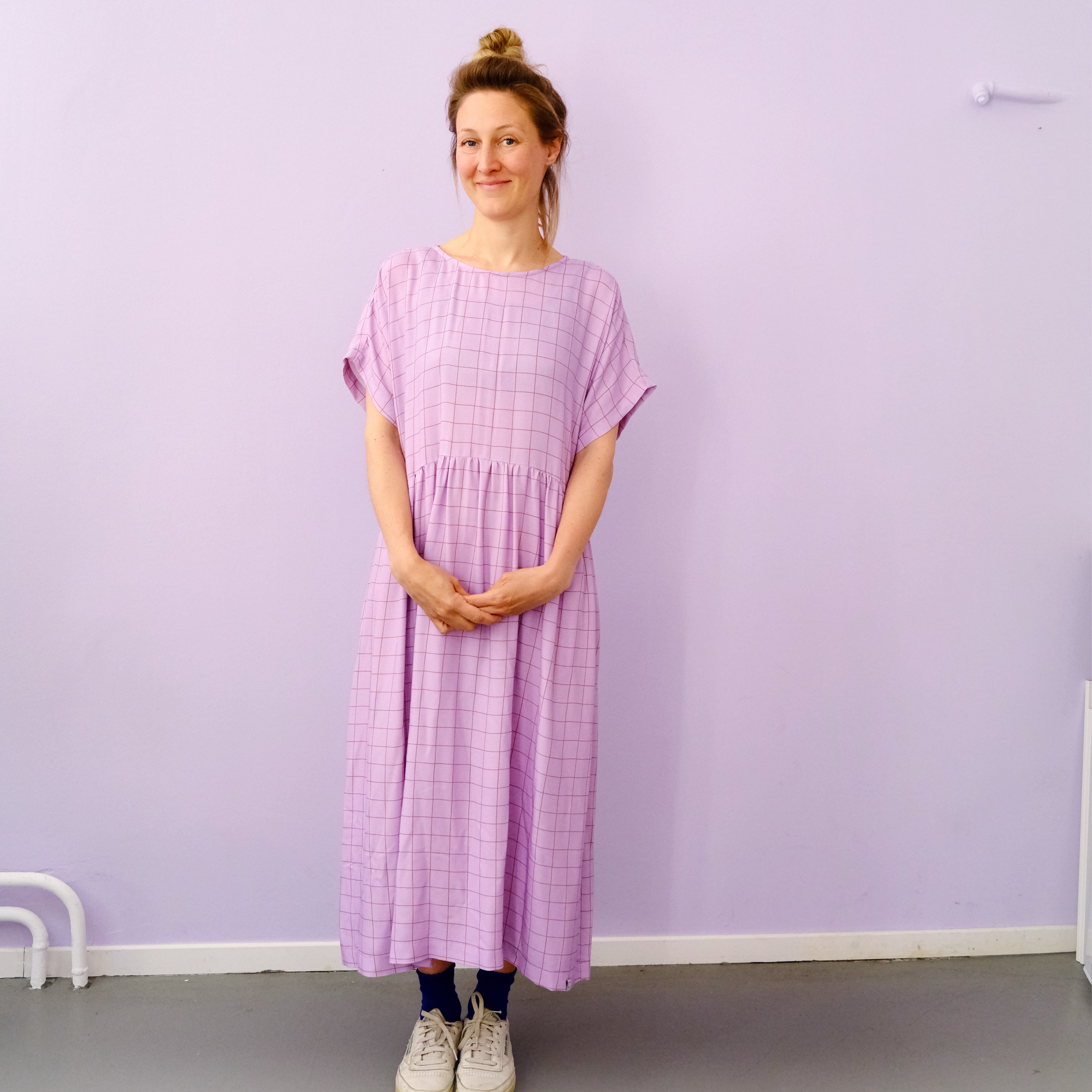 PRE-ORDER: Oversize Kleid "Viskose Grid" Bekleidung & Accessoires Matsch mit Sahne 