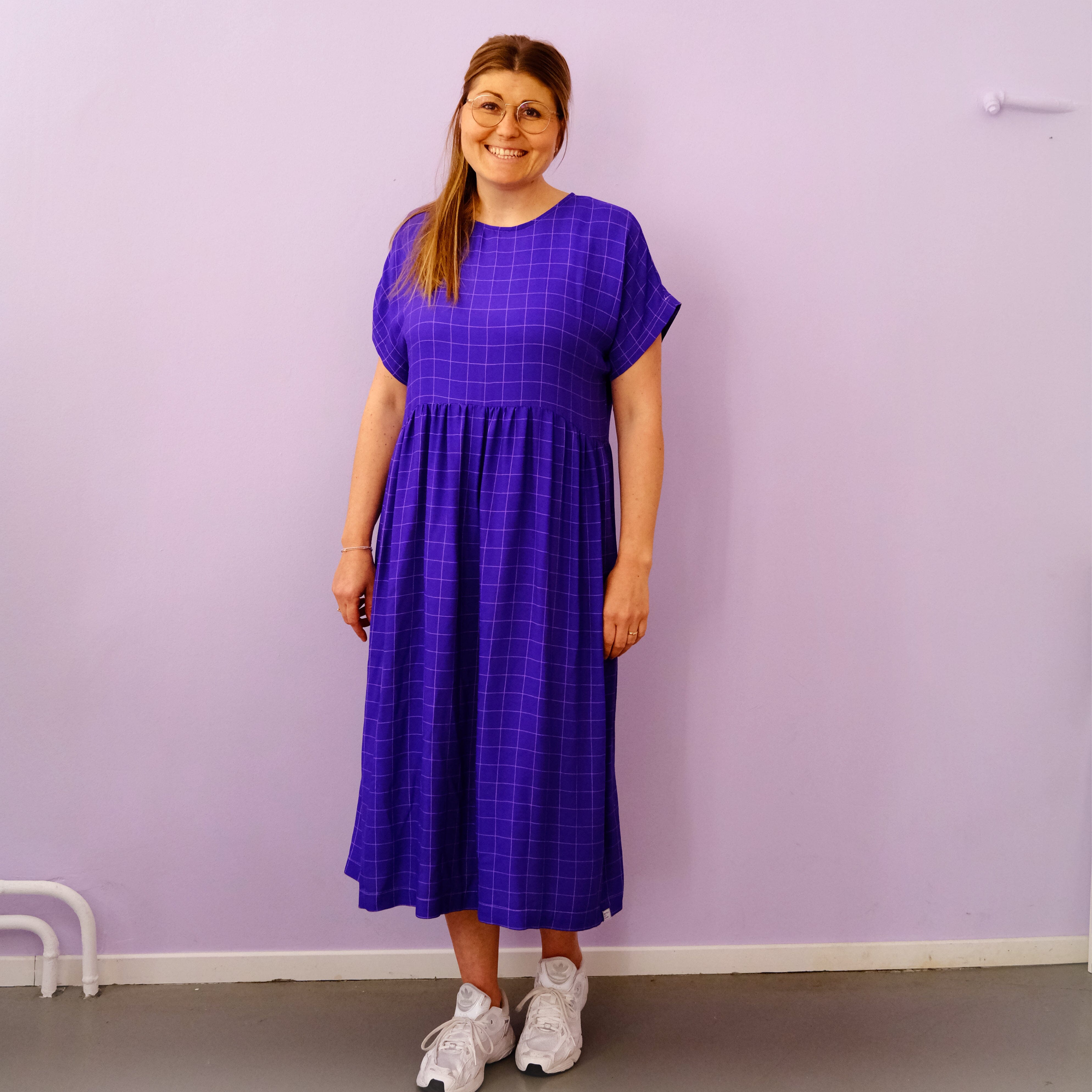 PRE-ORDER: Oversize Kleid "Viskose Grid" Bekleidung & Accessoires Matsch mit Sahne 